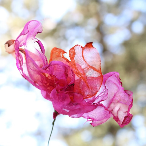 ピンクオレンジ｜カラフルオーガンジーのアートフラワー【造花】 2枚目の画像
