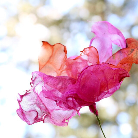 ピンクオレンジ｜カラフルオーガンジーのアートフラワー【造花】 3枚目の画像
