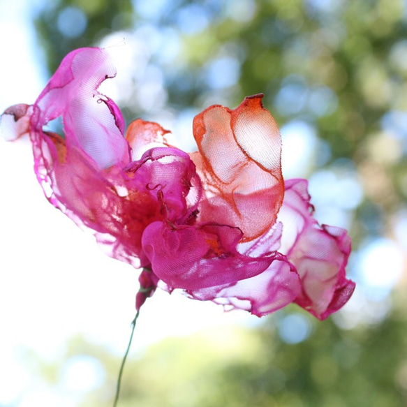 ピンクオレンジ｜カラフルオーガンジーのアートフラワー【造花】 4枚目の画像