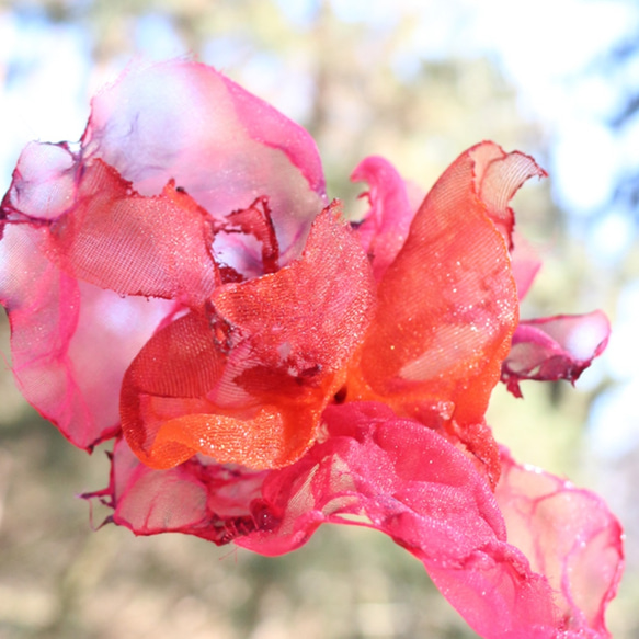 オレンジ 火花｜カラフルオーガンジーのアートフラワー【造花】 2枚目の画像