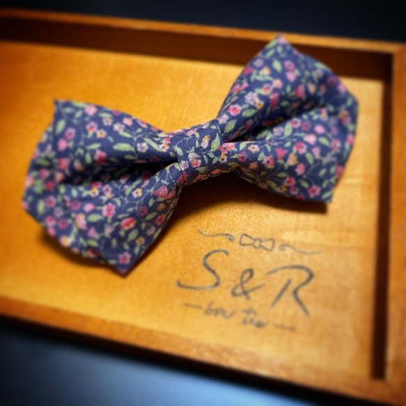 蝶ネクタイ　ハンドメイド　花柄 2枚目の画像