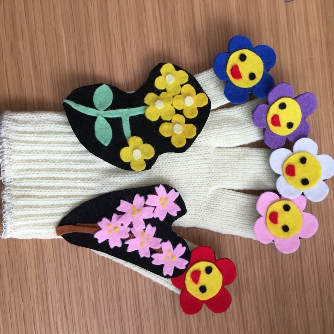 手袋シアター 26120c51d1d129a0dca3dbb67097c2