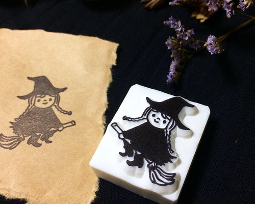 消しゴムはんこNo.186  ちびうさと浮き輪 消しゴムはんこNo.186 ちびうさと浮き輪