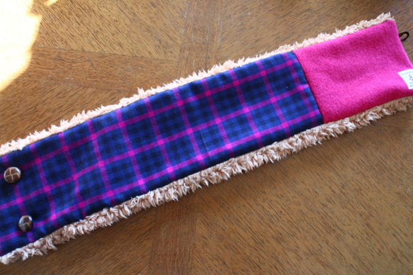 Fluffy Button Neck Warmer Check 粉色 第2張的照片