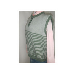 手編み　ヘンリーネック・ベスト　グリーン系２色　Ｍくらい　日本製毛糸 3枚目の画像