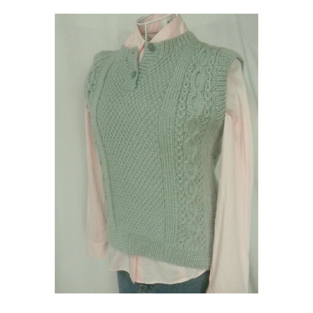 手編み　ヘンリーネック　ベスト　Ｓサイズくらい　日本製毛糸