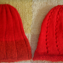 手編み　ウール　ニット帽 （レッド・穴開き模様） 4枚目の画像