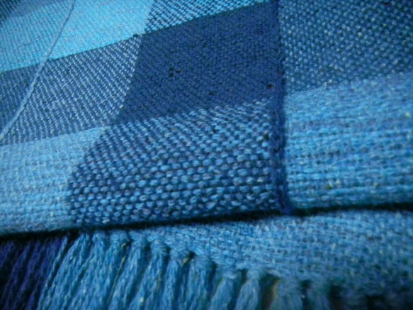 手織り　ウール･綿他混紡 ブロックチェックのストール ＊青系＊ 2枚目の画像