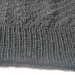 ＊手編み＊ウール＊ニット帽 （黒に近い濃いグレー） 3枚目の画像