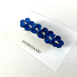レザーの花バレッタ　Kukka  ( M ) ／ ブルー 1枚目の画像