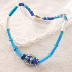 ブルー×水色のガラス玉ネックレス 1枚目の画像