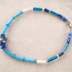 ブルー×水色のガラス玉ネックレス 2枚目の画像
