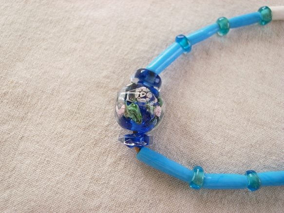 ブルー×水色のガラス玉ネックレス 3枚目の画像