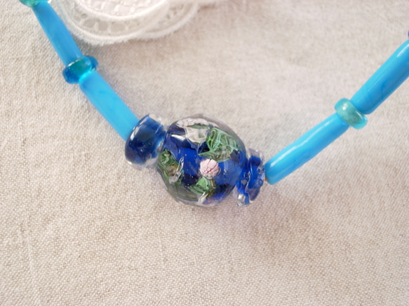 ブルー×水色のガラス玉ネックレス 4枚目の画像