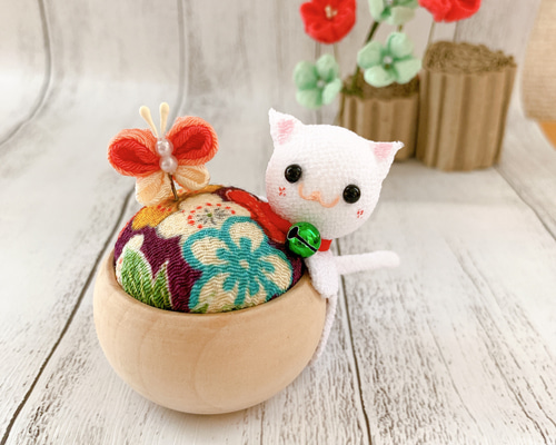 SOLD】ピンクッション ねこ 猫 ネコ ちりめん細工 針山 針刺し