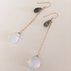 White opal・labradorite chain earrings 2枚目の画像