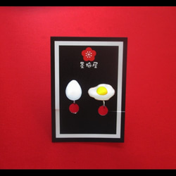 卵と目玉焼きイヤリング 1枚目の画像