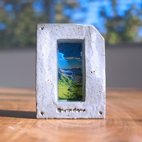 小さな窓のリラックスオブジェ。 “window”(山脈) 立体・オブジェ