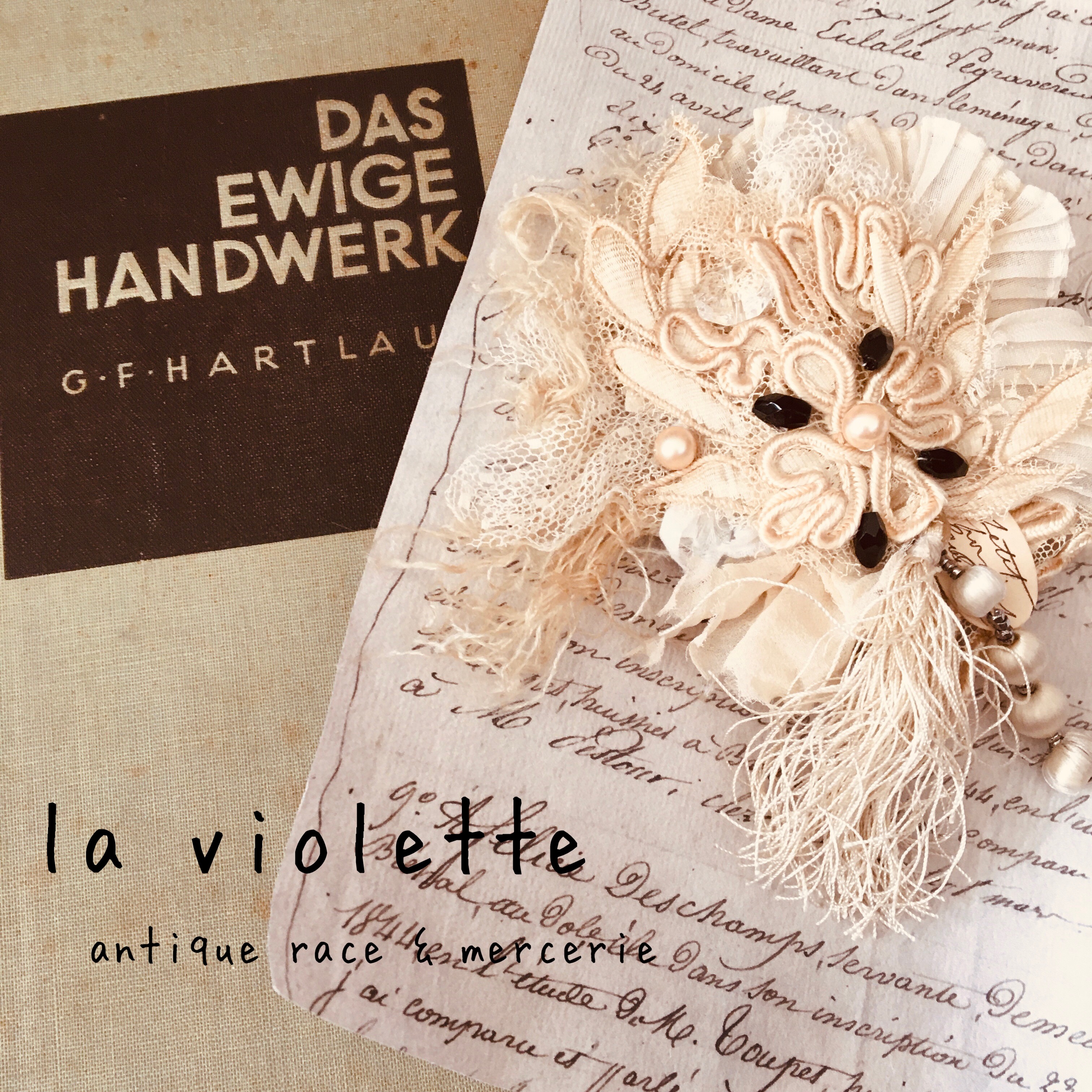 ♪大人可愛いアンティークレースコラージュパッチコサージュブローチ♪淡水パール&ビーズ&シルクタッセル