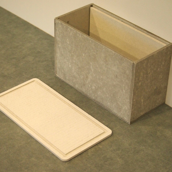 iiZii 国産 珪藻土 サニタリーボックス 長方形 消臭 乾燥 パウダーモルタル コンクリート調 4枚目の画像