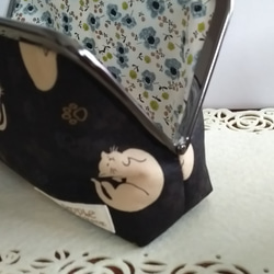 丸い猫がま口 黒18㎝口金 4枚目の画像