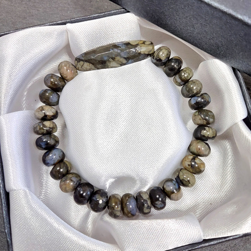 bracelet】“ケ・セラ・セラ” なんとかなるさ！ ケセラストーン