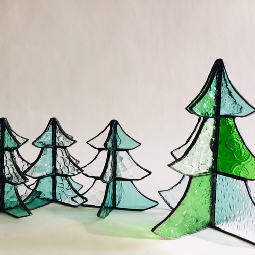 ステンドグラス　クリスマスツリー　5段 ステンドグラス クリスマスツリー 5段 - メルカリ