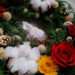 ☆サンタのクリスマスリース☆ディスプレイにも　ウェデイング　プリザーブドバラ 結婚祝　祝　還暦　喜寿 2枚目の画像