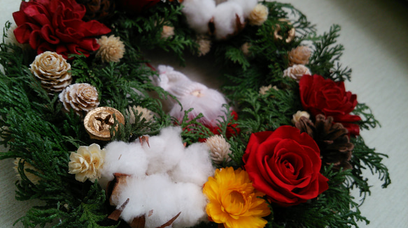 ☆サンタのクリスマスリース☆ディスプレイにも　ウェデイング　プリザーブドバラ 結婚祝　祝　還暦　喜寿 2枚目の画像
