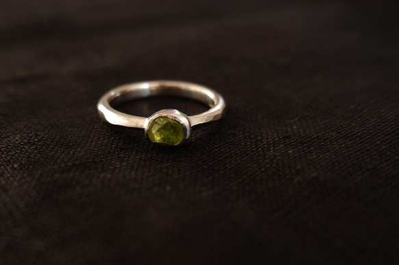 peridot ring 3枚目の画像