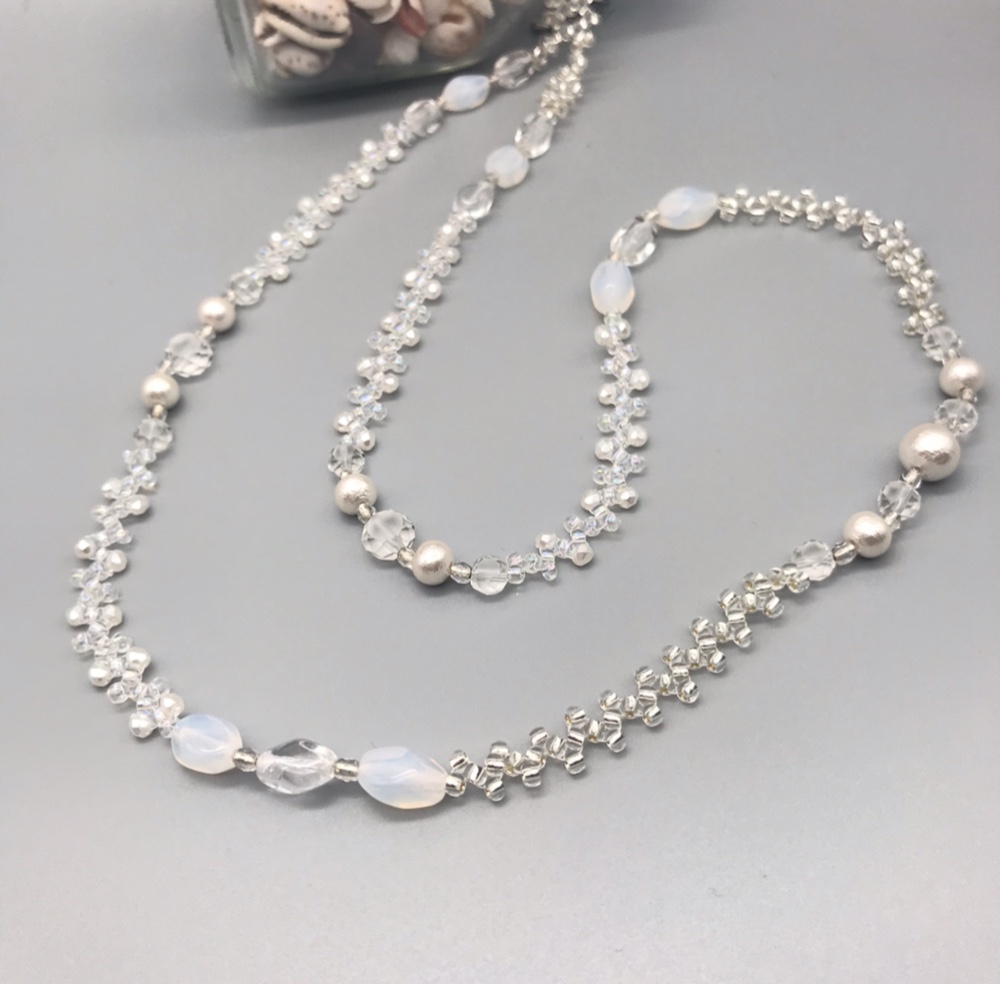 ロングネックレスホワイト