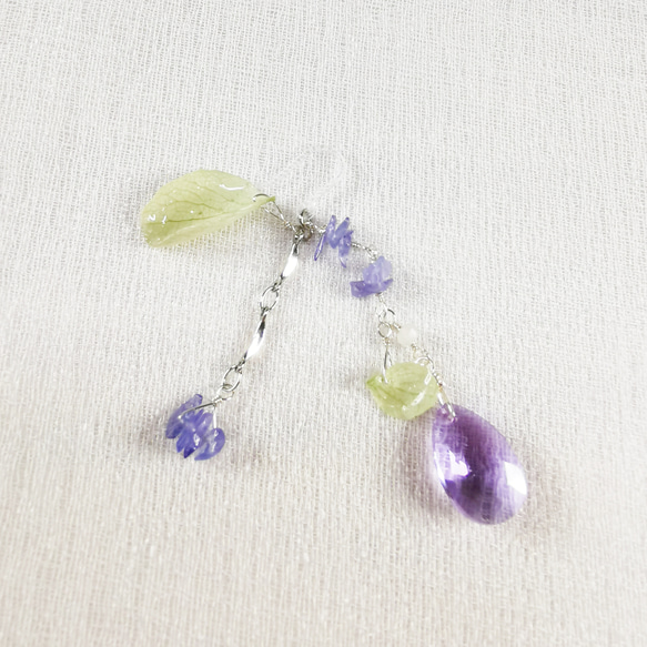 [6月誕生石] 紫陽花カラーの はんなり アシンメトリー ロングピアス 5枚目の画像