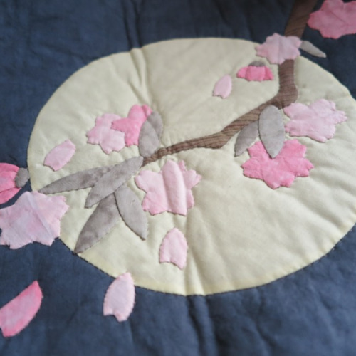 桜と月のパッチワークタペストリー（和風） タペストリー