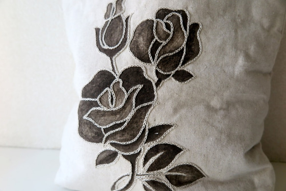 バラの刺繍のトートバック 2枚目の画像