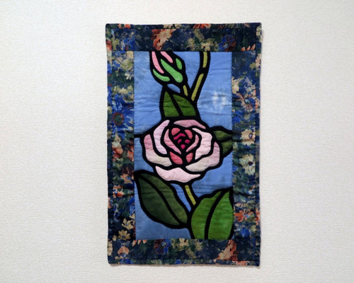 ステンドグラス風モチーフのタペストリー 縦長 タペストリー・壁掛け