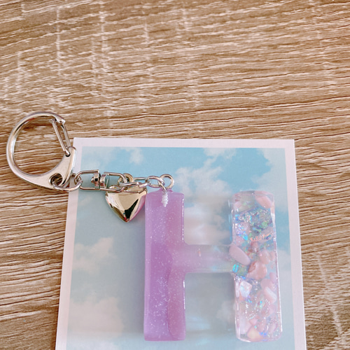 イニシャルキーホルダー H その他アクセサリー ☆skmt☆ 通販｜Creema 
