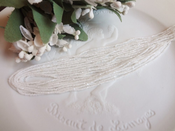 フランス　ヴィンテージシードビーズ　極小カット・白（7ｇ） 1枚目の画像