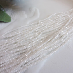 フランス　ヴィンテージシードビーズ　極小カット・白（7ｇ） 2枚目の画像