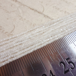 フランス　ヴィンテージシードビーズ　極小カット・白（7ｇ） 4枚目の画像