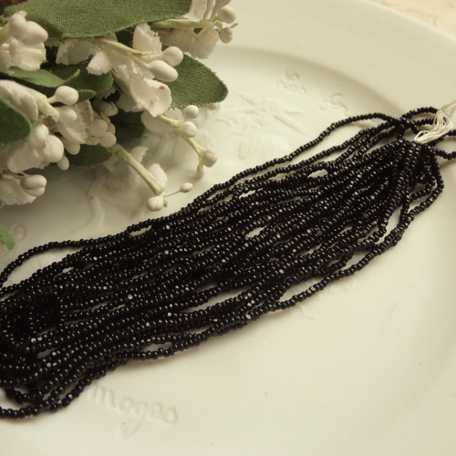 フランス ヴィンテージシードビーズ 極小カット・黒（12g） ビーズ