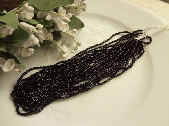 フランス ヴィンテージシードビーズ 極小カット・黒（12g） ビーズ