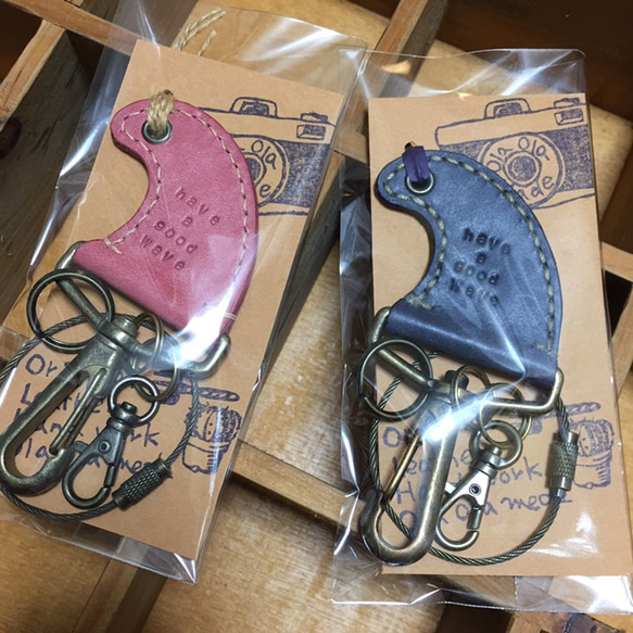 《受注生産》フィンモチーフkeyholder**お好きなメッセージ、名入れ刻印無料  イタリアレザー使用 10枚目の画像