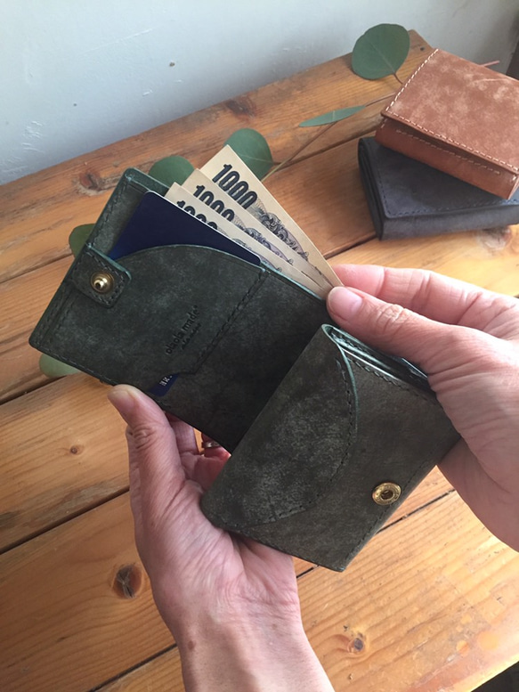 【送料無料】小さくてもちゃんと入る 二つ折りお財布［ola］イタリアレザー   ユーカリ 6枚目の画像