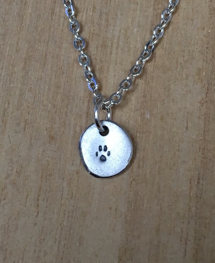 子ねこの足あとペンダント