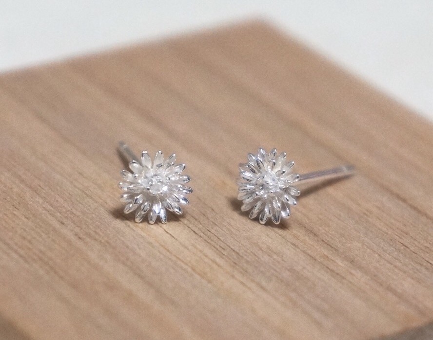 たんぽぽのピアス