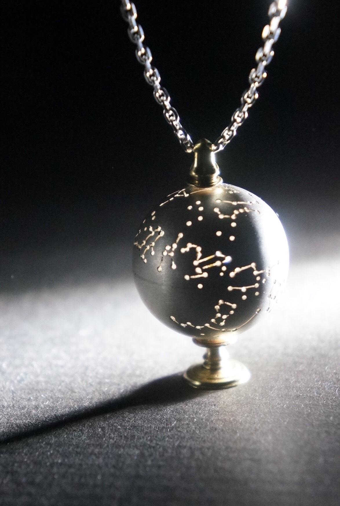 天球儀のペンダント［受注制作］