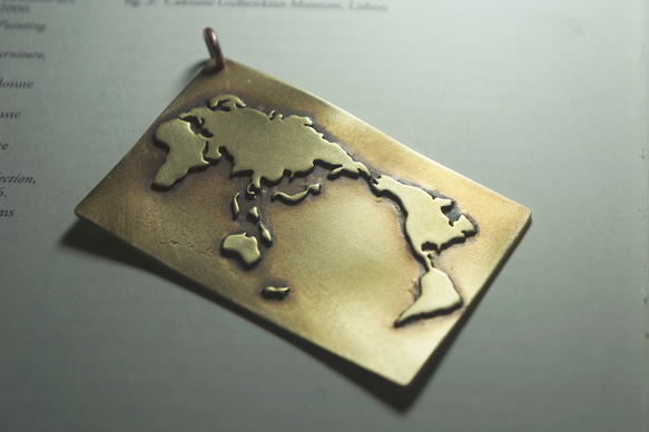 世界地図のペンダントトップ 3枚目の画像