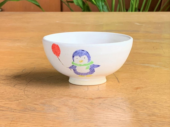 子供食器　お茶碗　陶磁器「ふうせんペンギン」 3枚目の画像