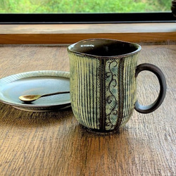 ストライプチューリップマグカップ(大)　陶器　コーヒー 1枚目の画像