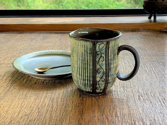 ストライプチューリップマグカップ(大)　陶器　コーヒー 1枚目の画像